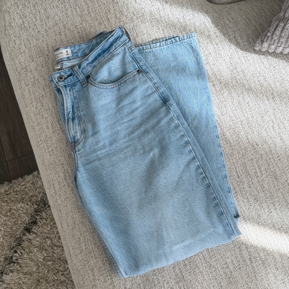 Abercrombie and Fitch - The Loose - High Rise - Women's Jeans - Curve Love - Picture 9 of 10